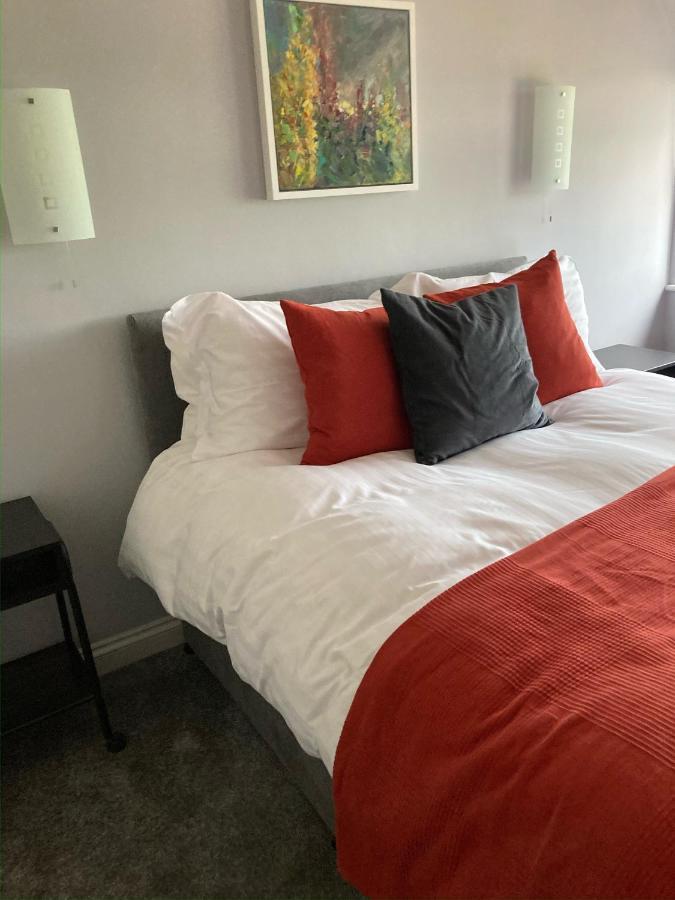 The Six Bells Hotel Beenham Buitenkant foto