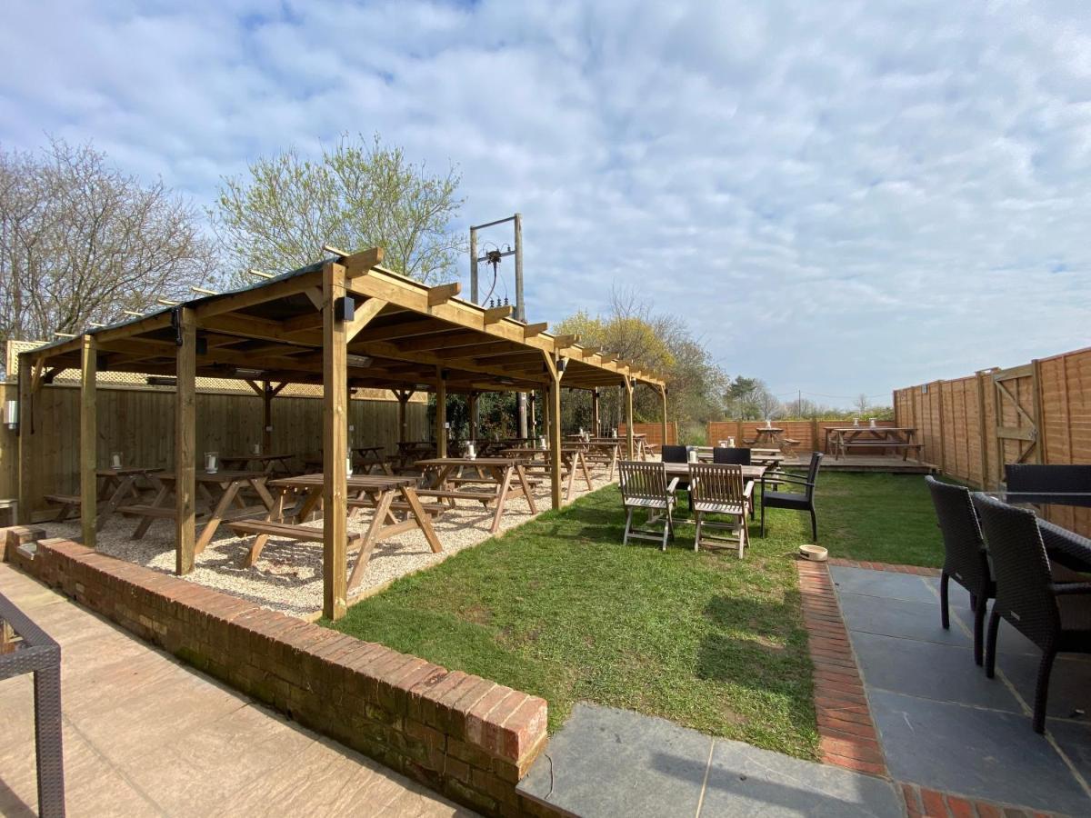 The Six Bells Hotel Beenham Buitenkant foto