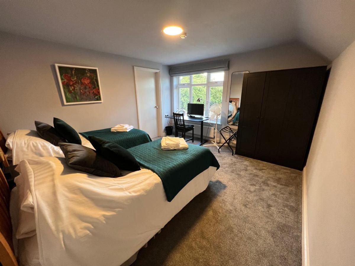 The Six Bells Hotel Beenham Buitenkant foto