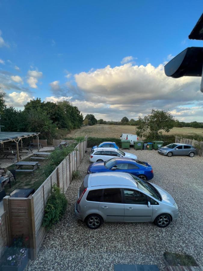 The Six Bells Hotel Beenham Buitenkant foto