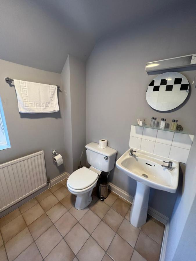 The Six Bells Hotel Beenham Buitenkant foto