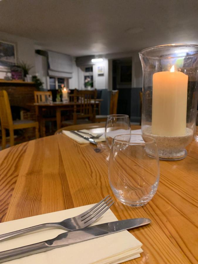 The Six Bells Hotel Beenham Buitenkant foto